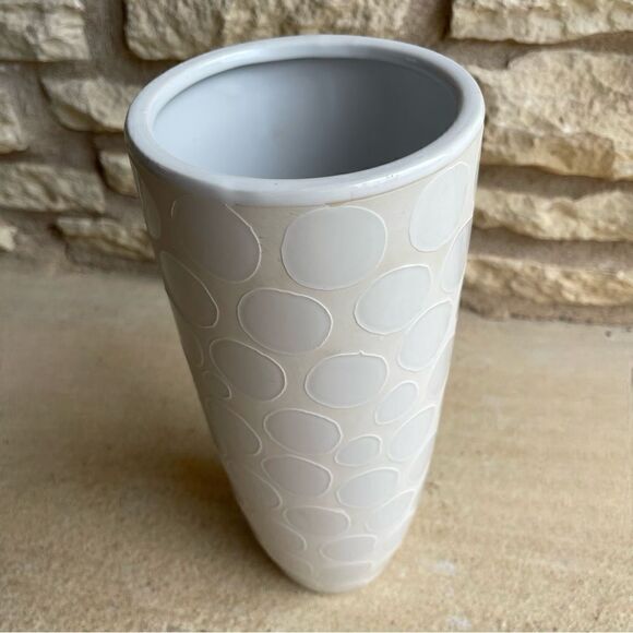 White Contrast High Gloss Circle Pattern on Matte Ceramic Tall Vase - Picture 10 of 15